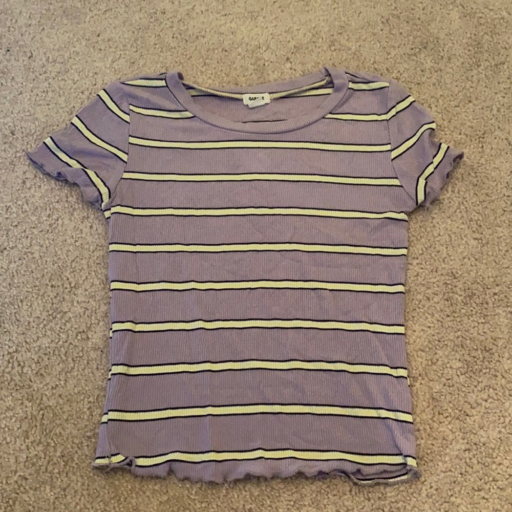 Purple shirt, white black yellow stripe